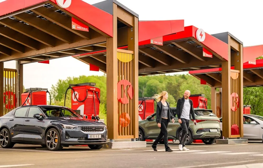 EV_Chargers_two_customers.jpg.png