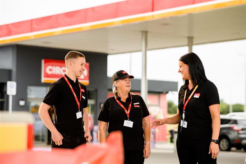 Circle K Mitarbeiter werden geschult